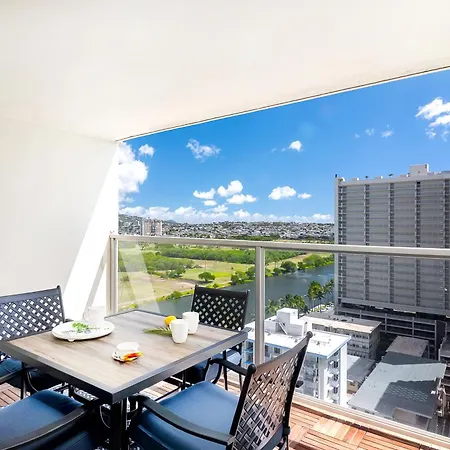 Stylish Island Colony Studio With Pool & Near Waikiki Beach!